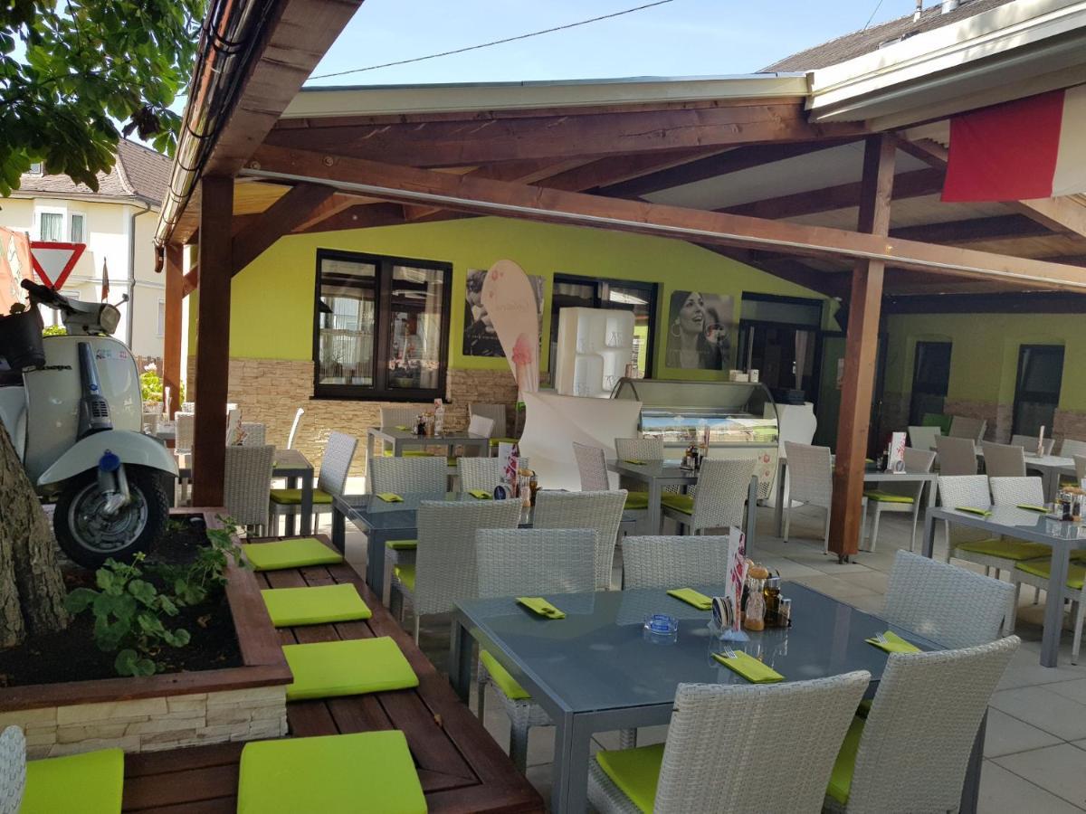 Zum Kleinen Italiener - Ristorante Pizzeria Pension Geinberg Kültér fotó